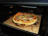 Peen pizzy na pizza kameni v troub